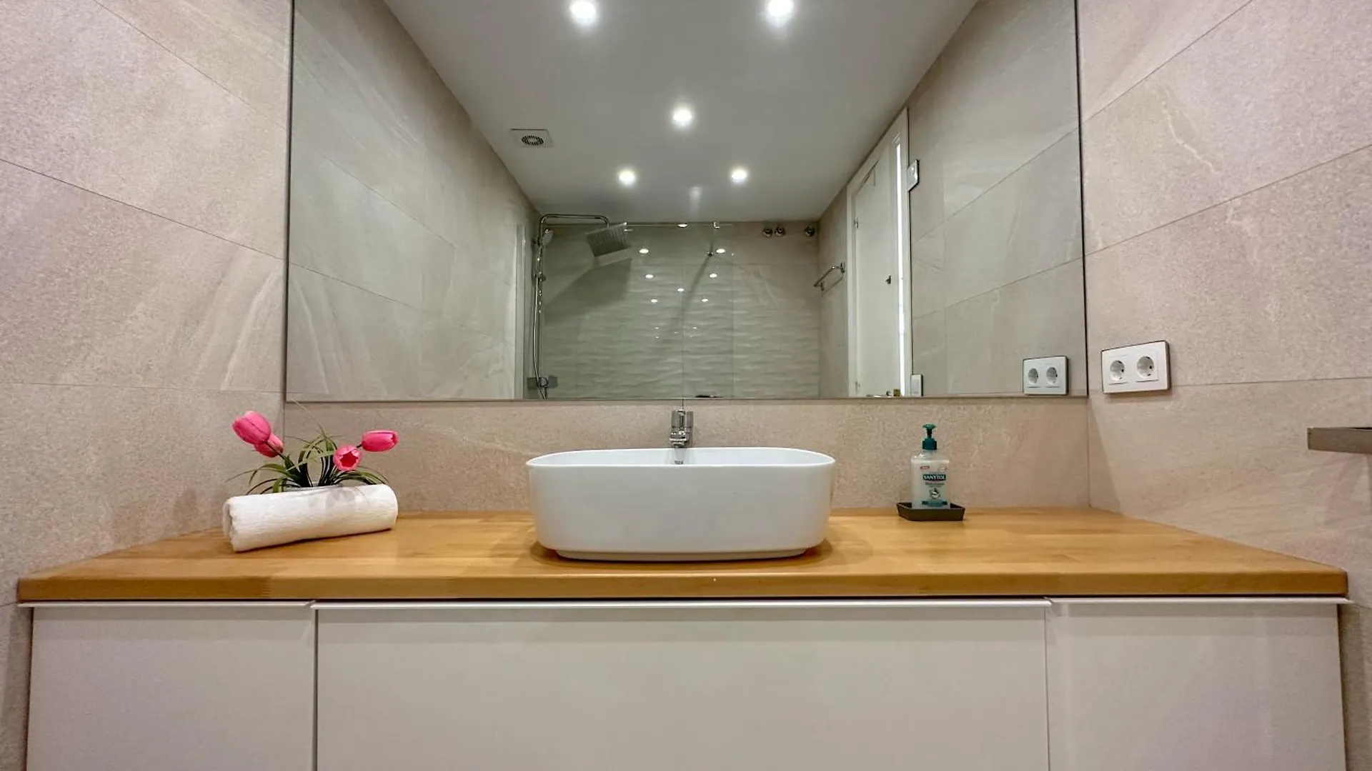 Apartment By The Sea By Hello Homes Sitges 0*,